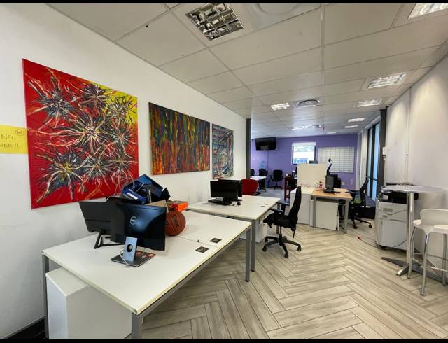 122M² OFFICE TO LET IN BRYANSTON